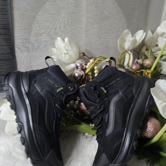 Vans MTE Crestline Waterproof Insulated mens BootsSize10 - Picture 1 of 4